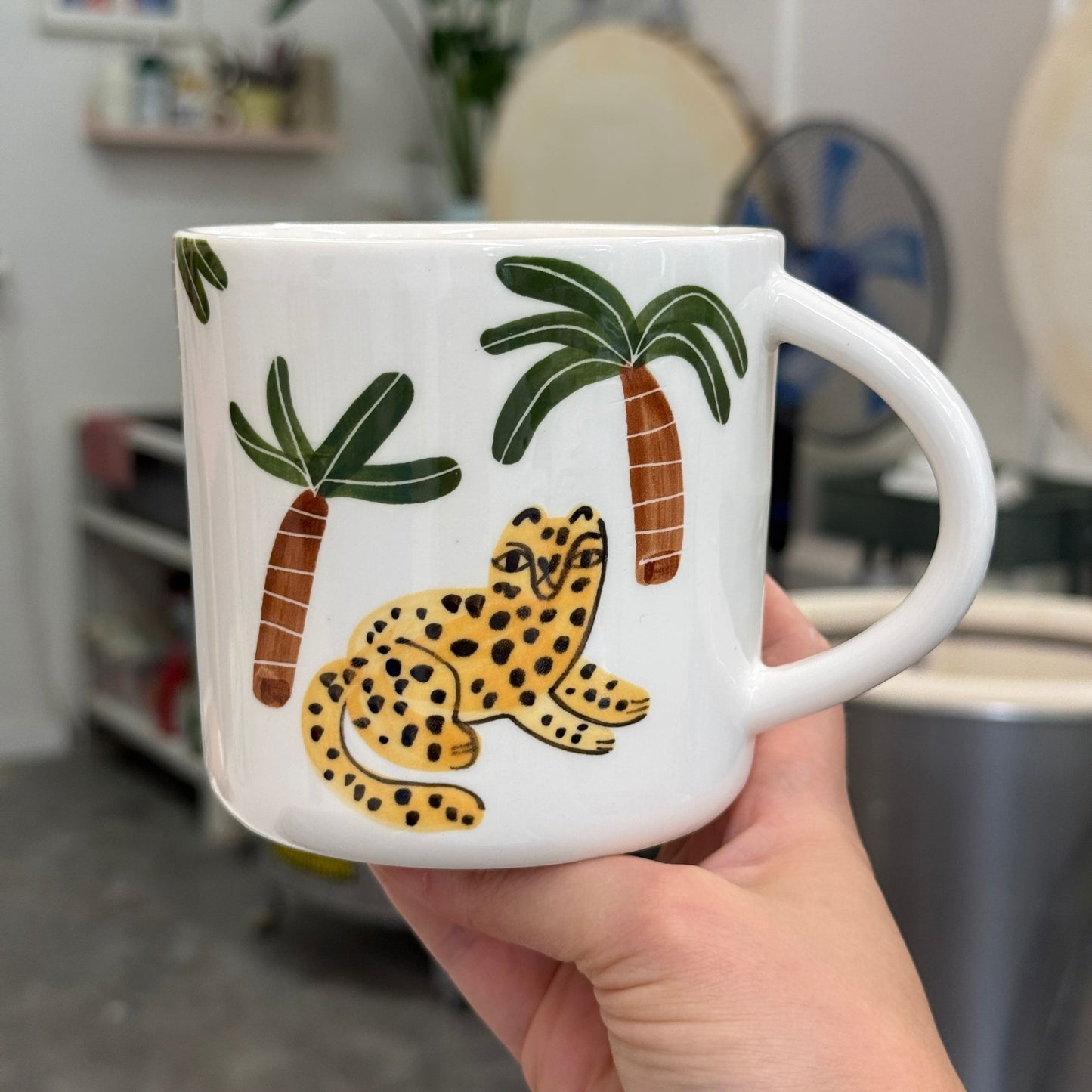 Duży kubek herbaciany 580 ml - tygrysy i lamparty pod palmami